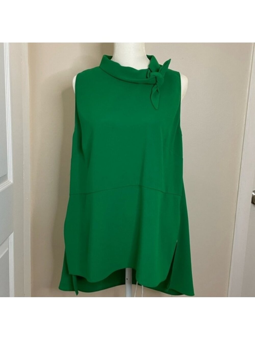 Zara woman green sleeveless blouse with tie left side of neck